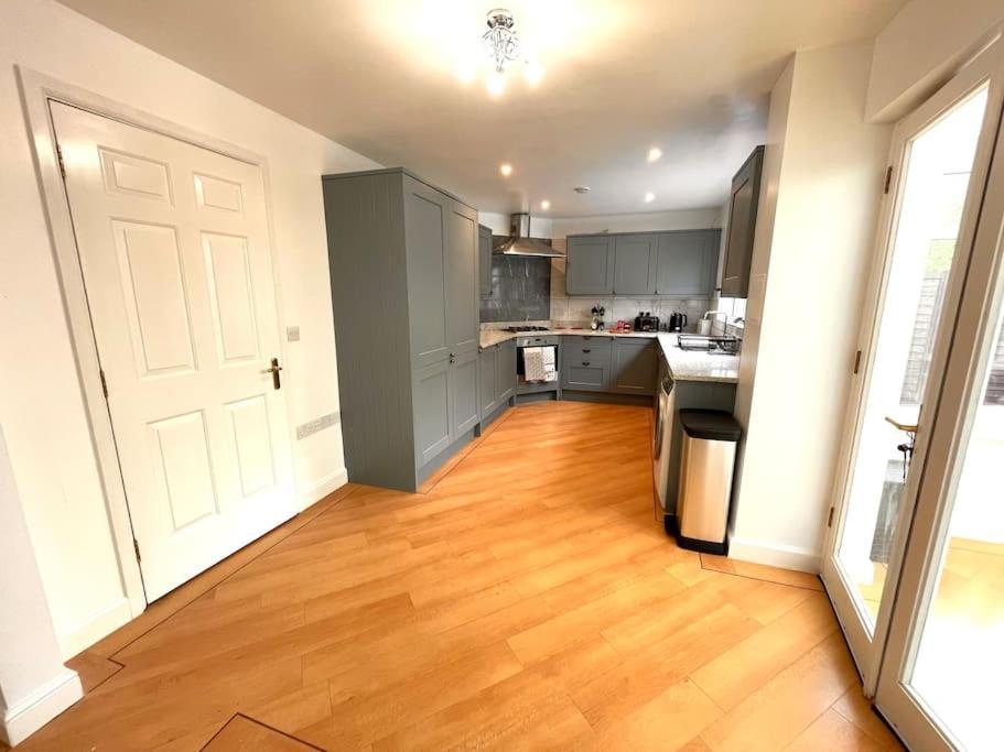 The Woodlands, Shortstay, Ideal For Families, Relocation, Contractors, Travel Stay Horley Exterior foto