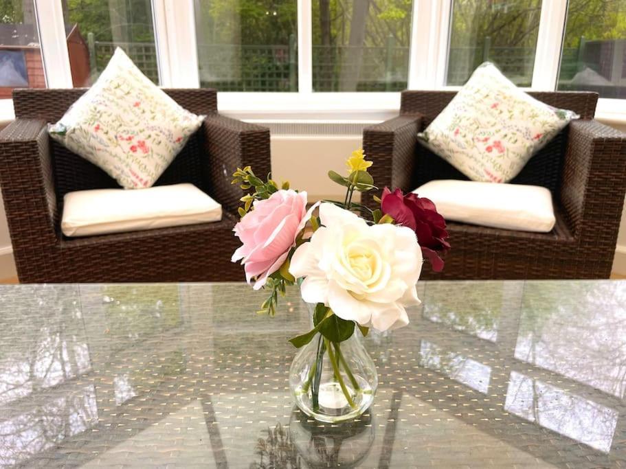 The Woodlands, Shortstay, Ideal For Families, Relocation, Contractors, Travel Stay Horley Exterior foto