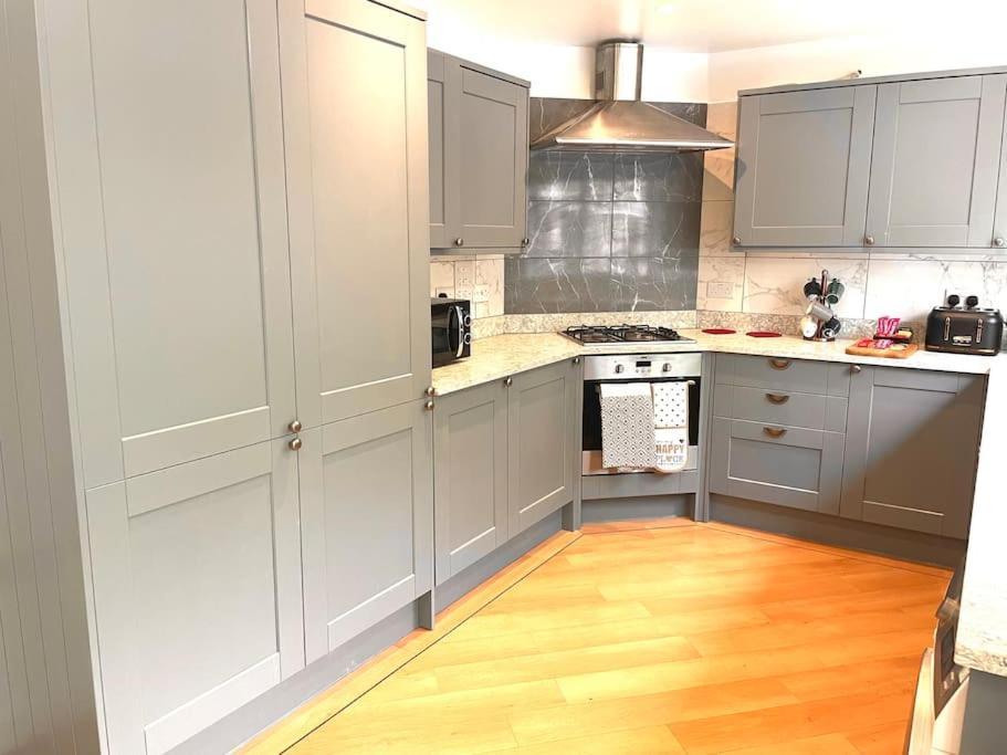 The Woodlands, Shortstay, Ideal For Families, Relocation, Contractors, Travel Stay Horley Exterior foto